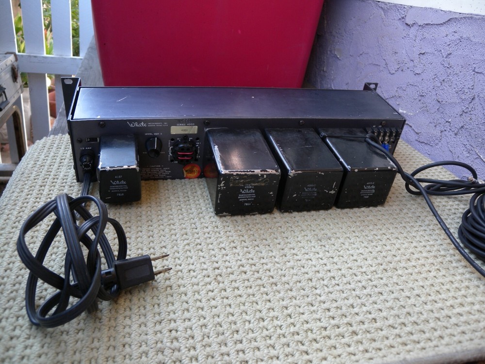 WHITE PROFESSIONAL EQUALIZER 4000. GREAT WORKED CONDITION. WITH TESTED. U.S.A