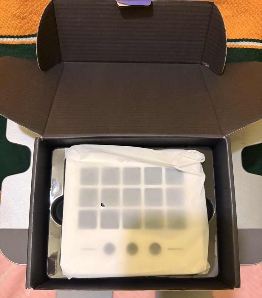 Stream dockStream Dock Streaming Console & Hub customizable LCD Macro keys Conte