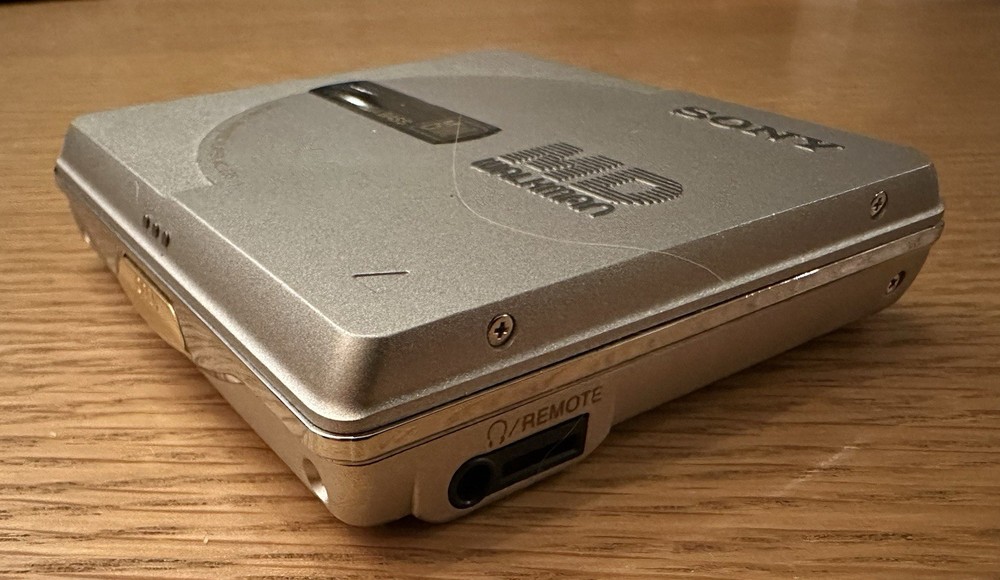 Sony MZ-E35 Walkman Portable MiniDisc MD Player - Please Read