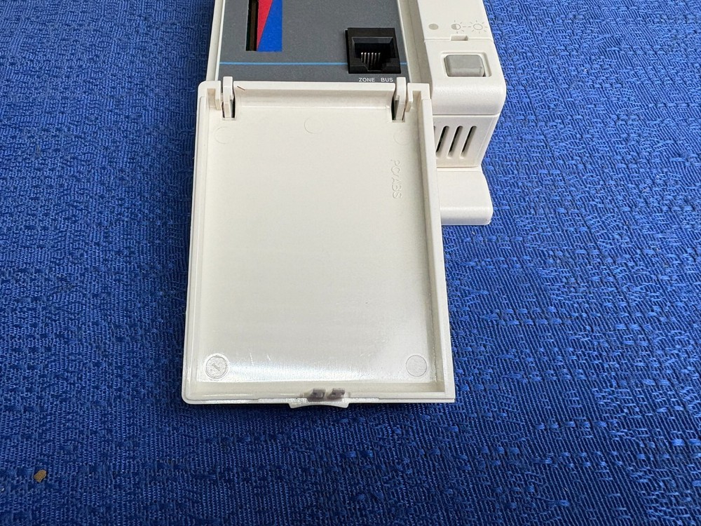 Johnson Controls Rev-D Wall-Mount Temperature Sensor ​Controller TE-67NP-1N00