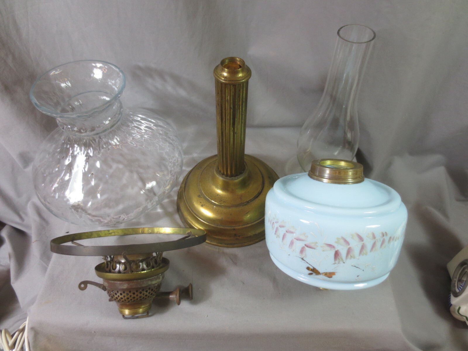 ANTIQUE DUPLEX OIL LAMP AND PATTERNED GLASS OIL LAMP SHADE