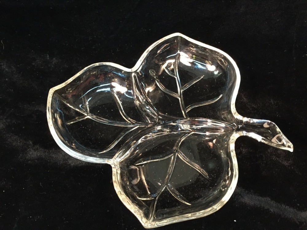 2 Clear Glass Leaf Serving Snack/Candy Dishes