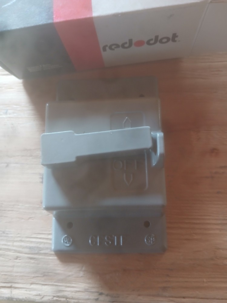 CROUSE-HINDS THOMAS & BETTS RED DOT CFSTF NEW