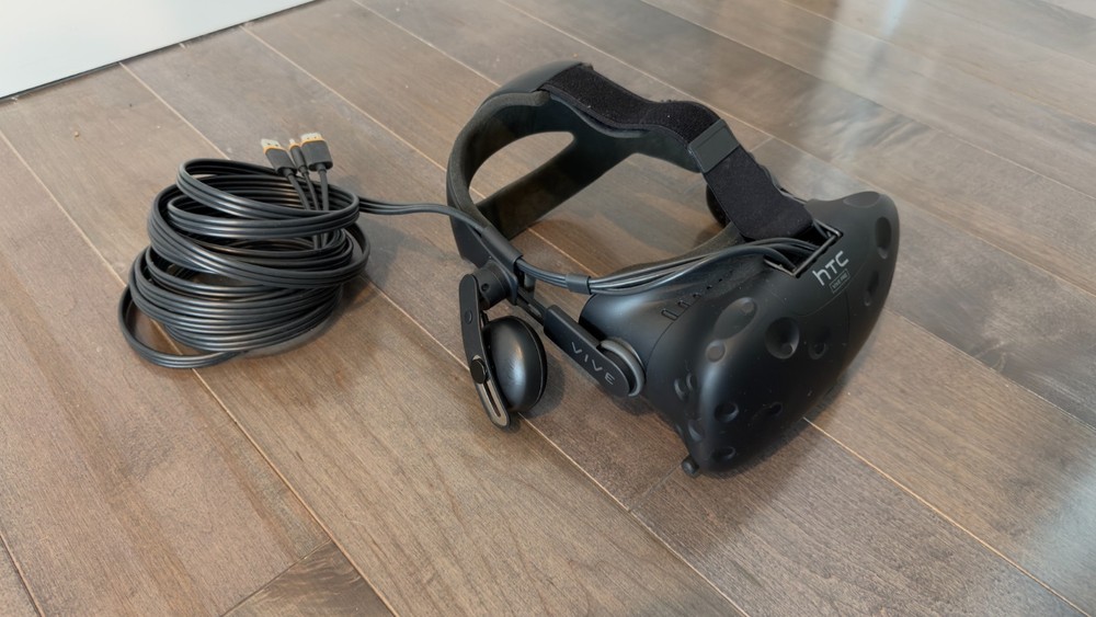 HTC Vive VR System + Vive Pro Headset Bundle Fully Tested, Great Condition