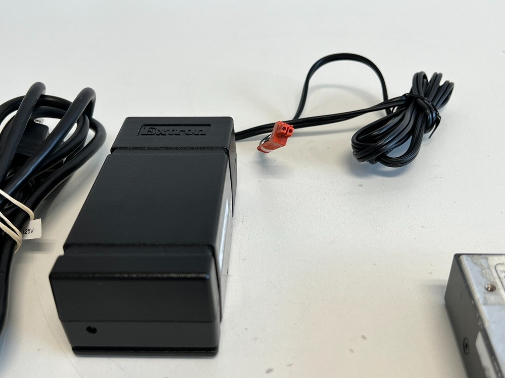 LL9: EXTRON P/2 DA2xi Distribution Amplifier w/ Power Supply