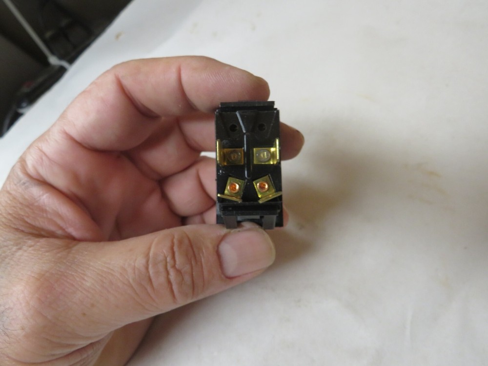 MONTAGUE - 23129-0 - LIGHT/OFF 4 TAB ROCKER SWITCH
