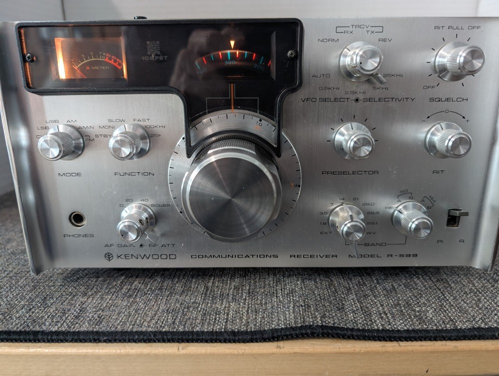 Kenood Communications receiver Model R-599 w/2 meter module