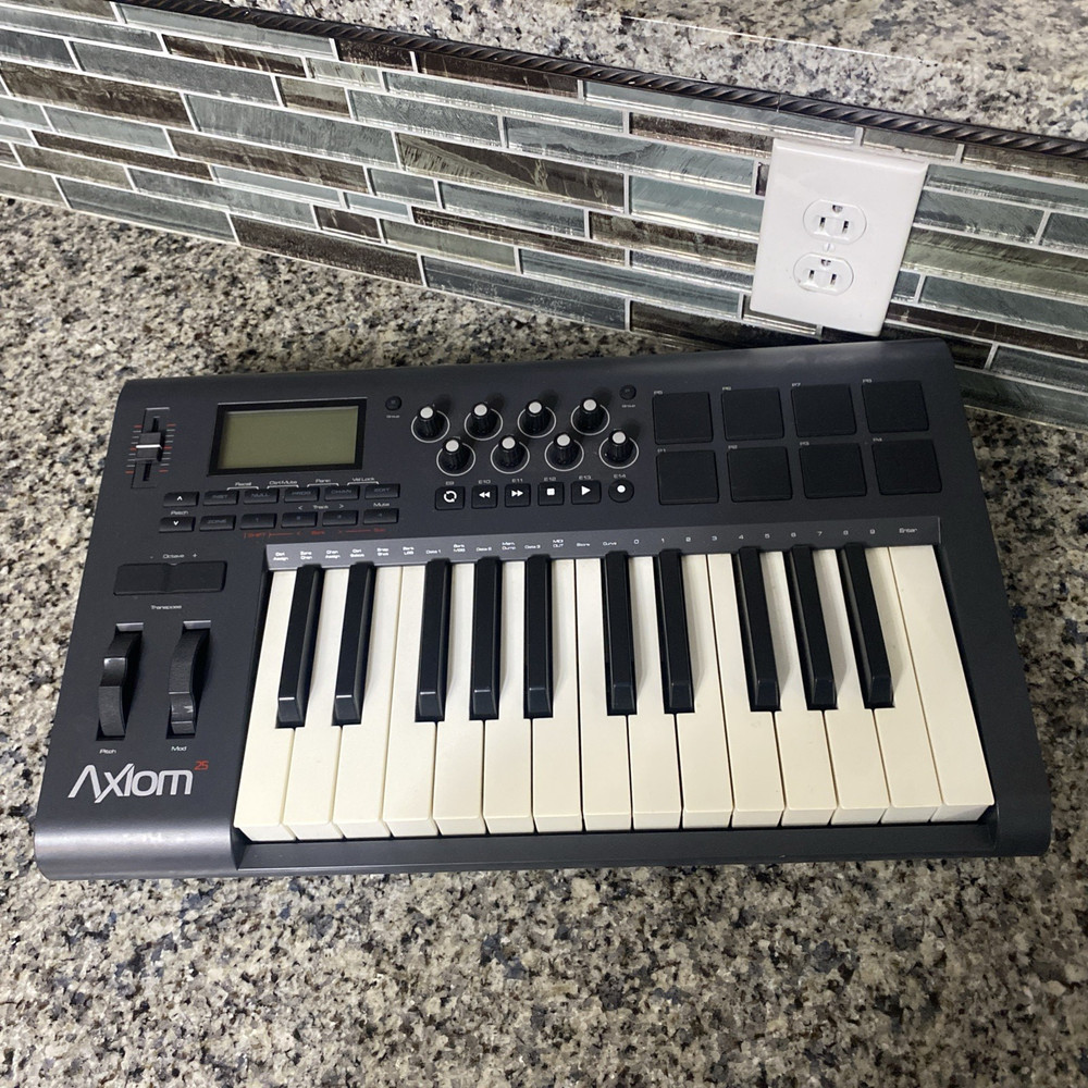 M Audio Axiom 25 Keyboard/Controller No Cord to test