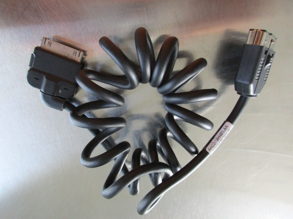 RANGE ROVER iPhone iPod Audio Link Interface Cable LR4 LAND ROVER AH22-19H461-AA