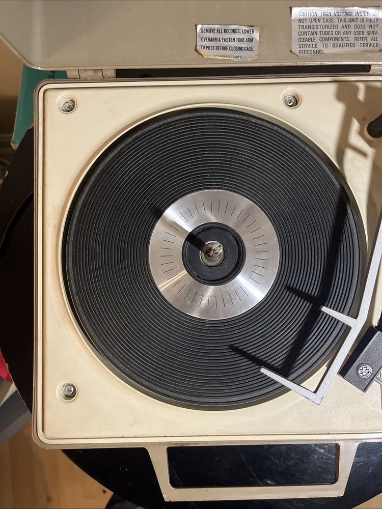 GENERAL ELECTRIC SOLID STATE PORTABLE RECORD PLAYER/TURNTABLE Table Spins As Is