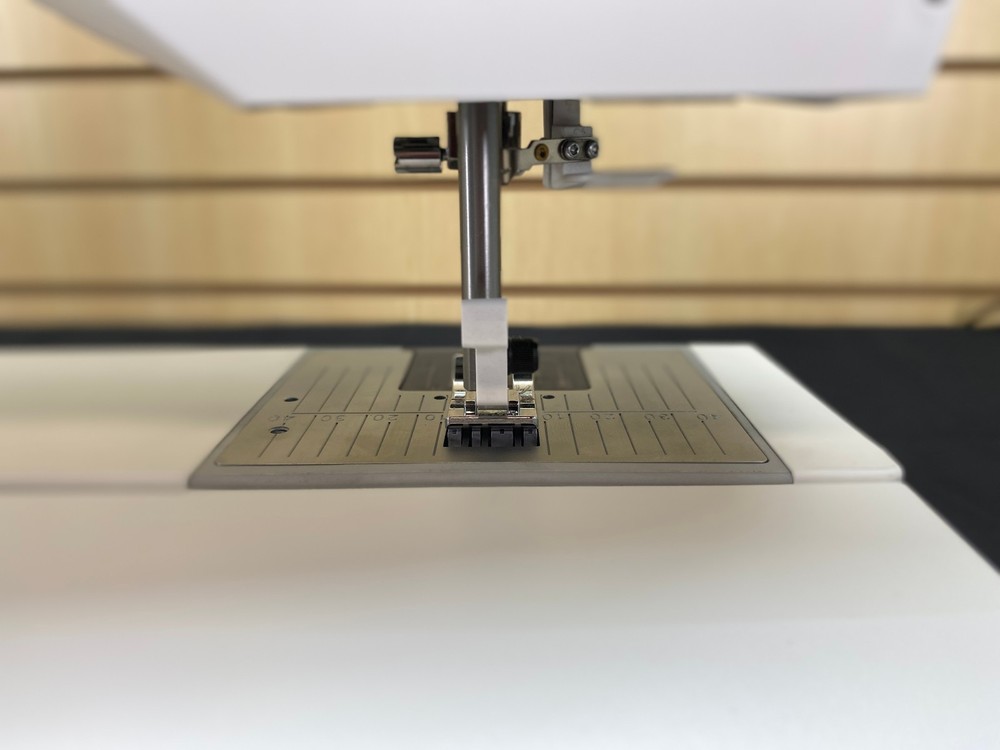 Husqvarna Sapphire 930 Computerized Sewing Machine - Quality Pre-Owned ✅