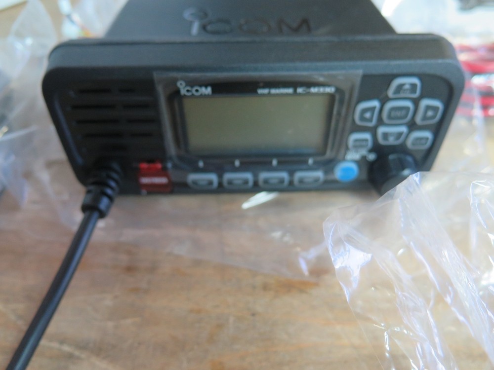 Icom M330G Black VHF With GPS (O7-B)