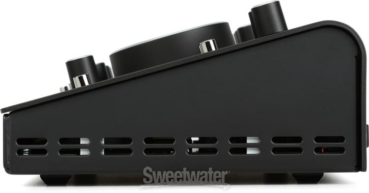 Behringer Studio L High-end Studio Control with VCA Control and USB Audio