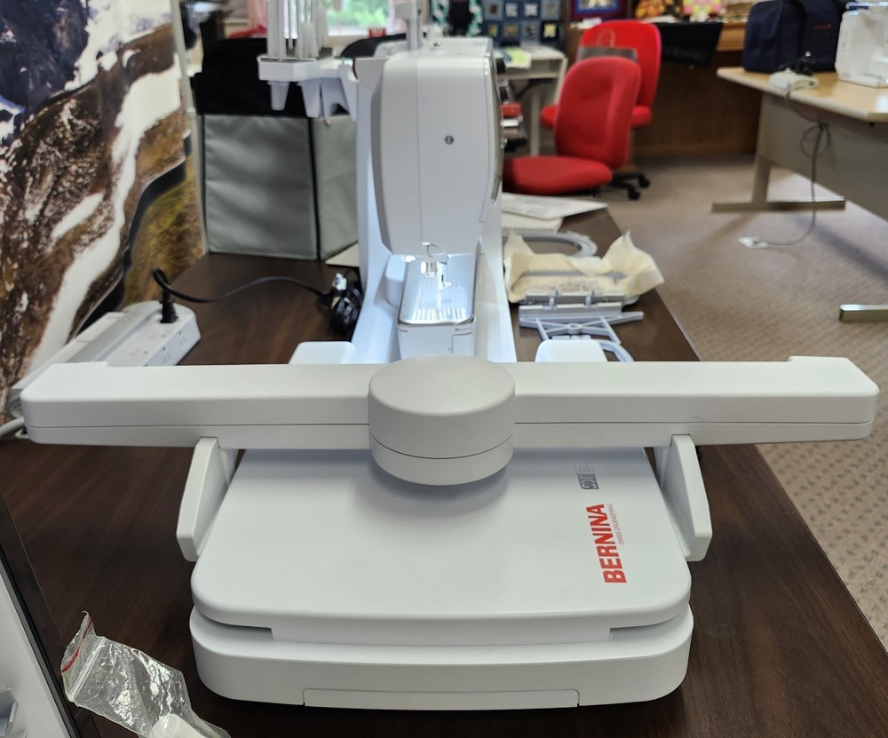 Bernina 700E Embroidery Machine! Professionally Serviced!