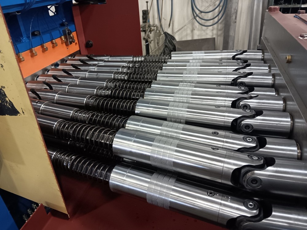 USED HERR VOSS SPINDLES FOR WORK ROLLS ON LEVELER