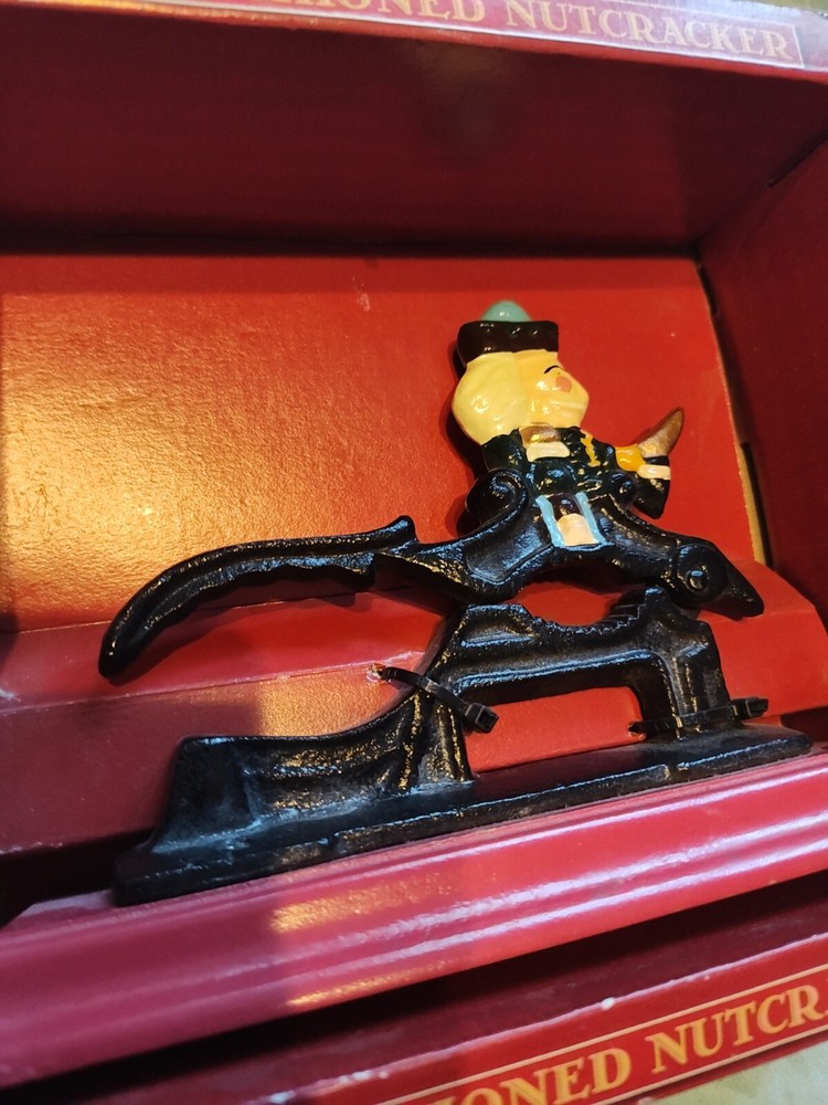 Old Fashioned Nutcracker All Cast Iron Soldier Metal Nutcracker #3351 New