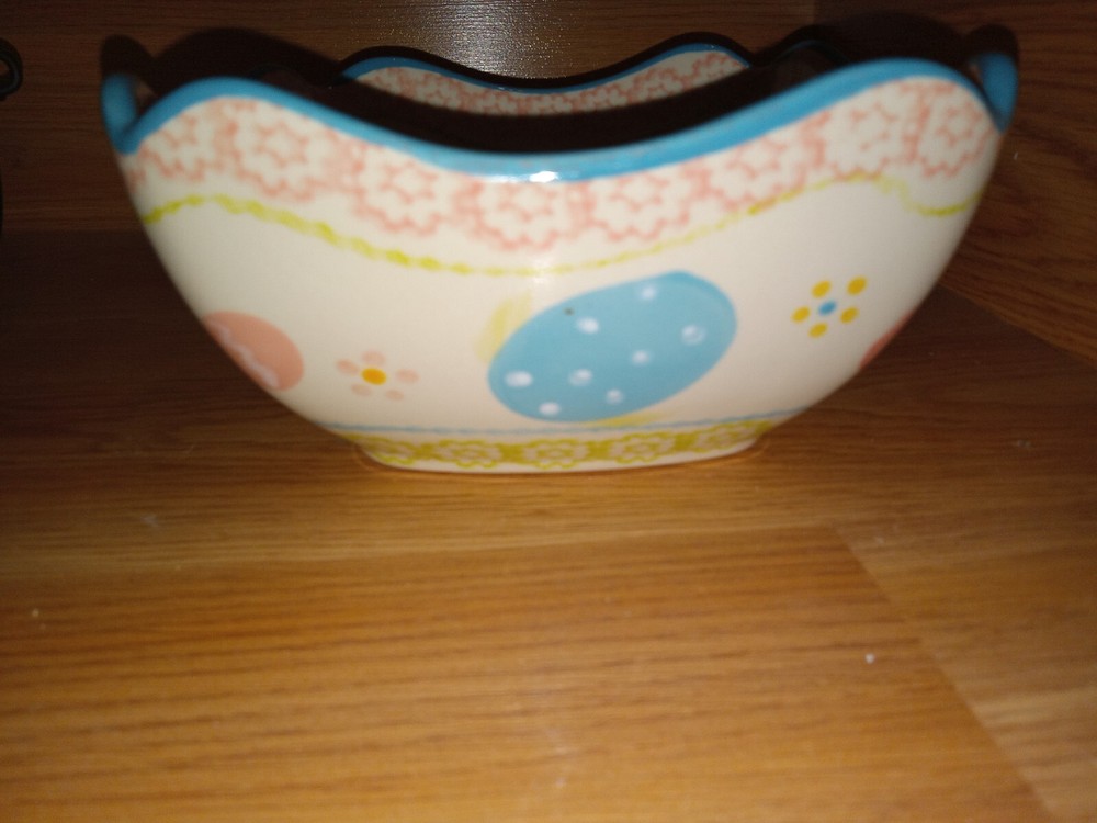 6 Piece Temptations Old World Easter Style bakeware And Carrying Baskets