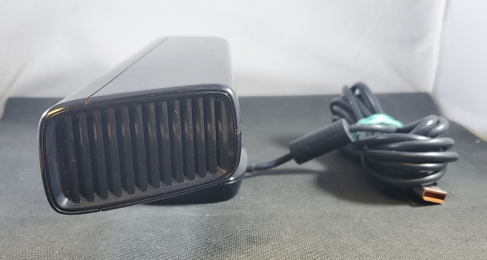 Xbox 360 Kinect Bundle: Sensor Bar, Kinectimals & Kinect Adventures, Tested #1