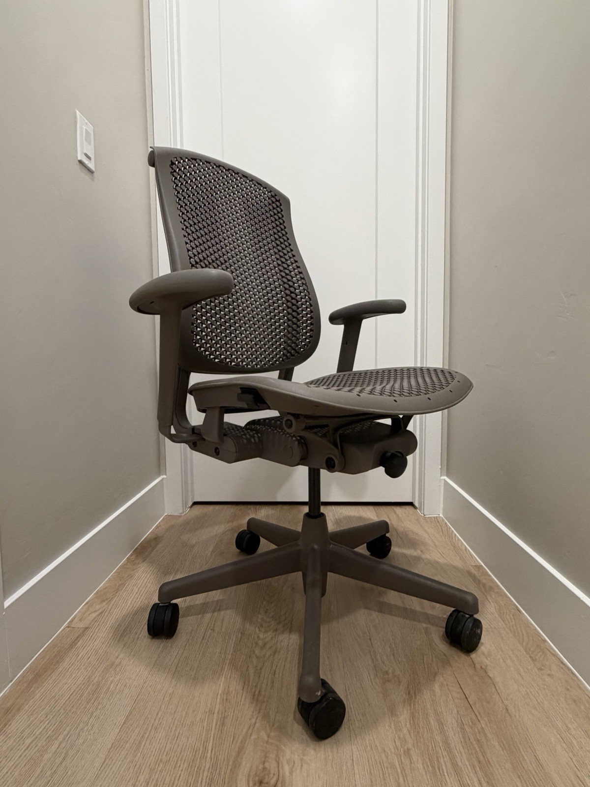 Herman Miller Celle Ergonomic Office Chair Gray Fully loaded Authentic 9.5/10