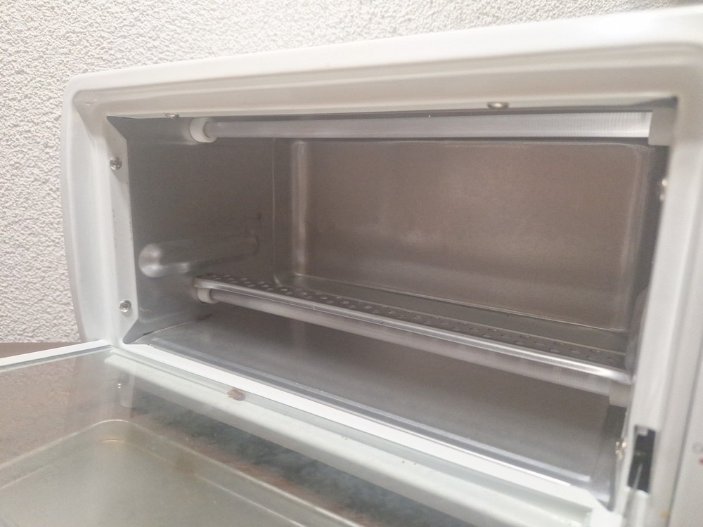 Continental Toaster & Broiler Oven. Adjustable with Timer White, NIB