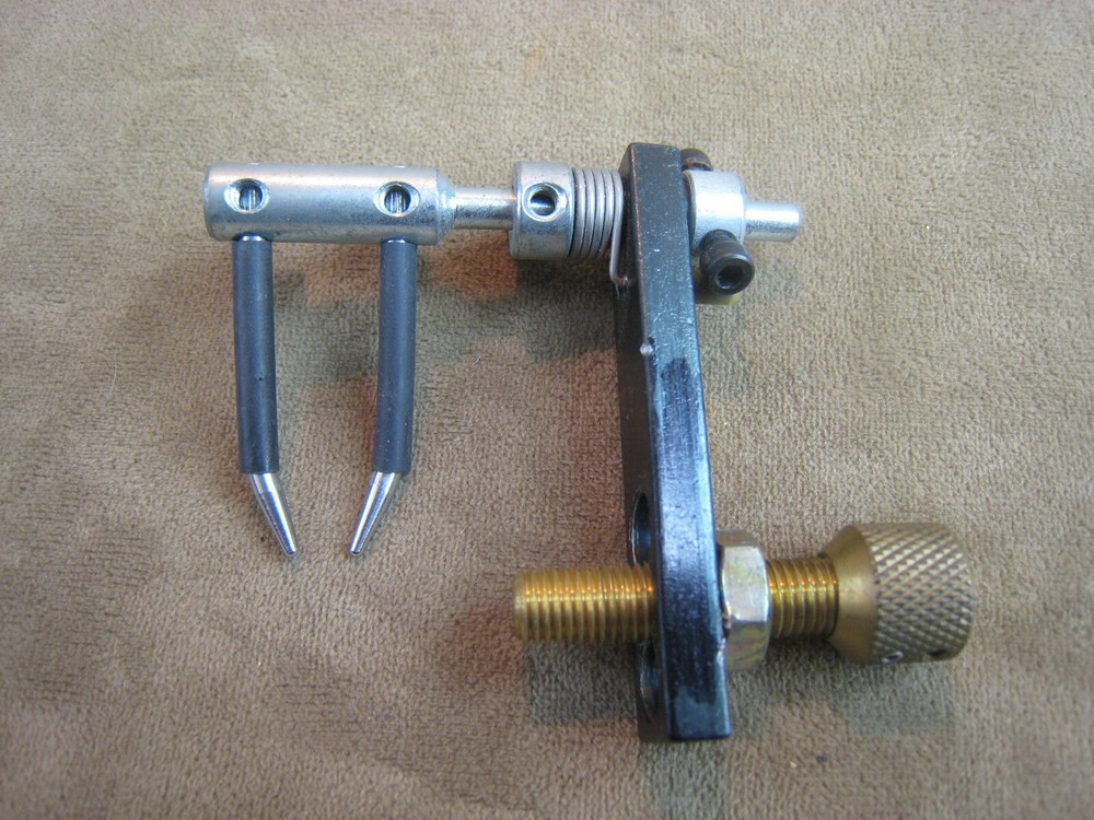 TIGHT! GKF 2 PRONG ADJUSTABLE BOW MOUNT ARROW REST