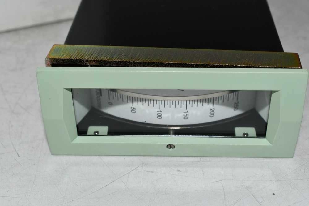 NEW VERSATILE MEASURING INSTRUMENTS 9284PA-01-E-VB-13N VERTICAL 0-2.5M/S Panel M