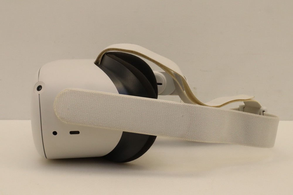 Meta Quest 2 - 128gb - Headset, Controllers, Charging Cable