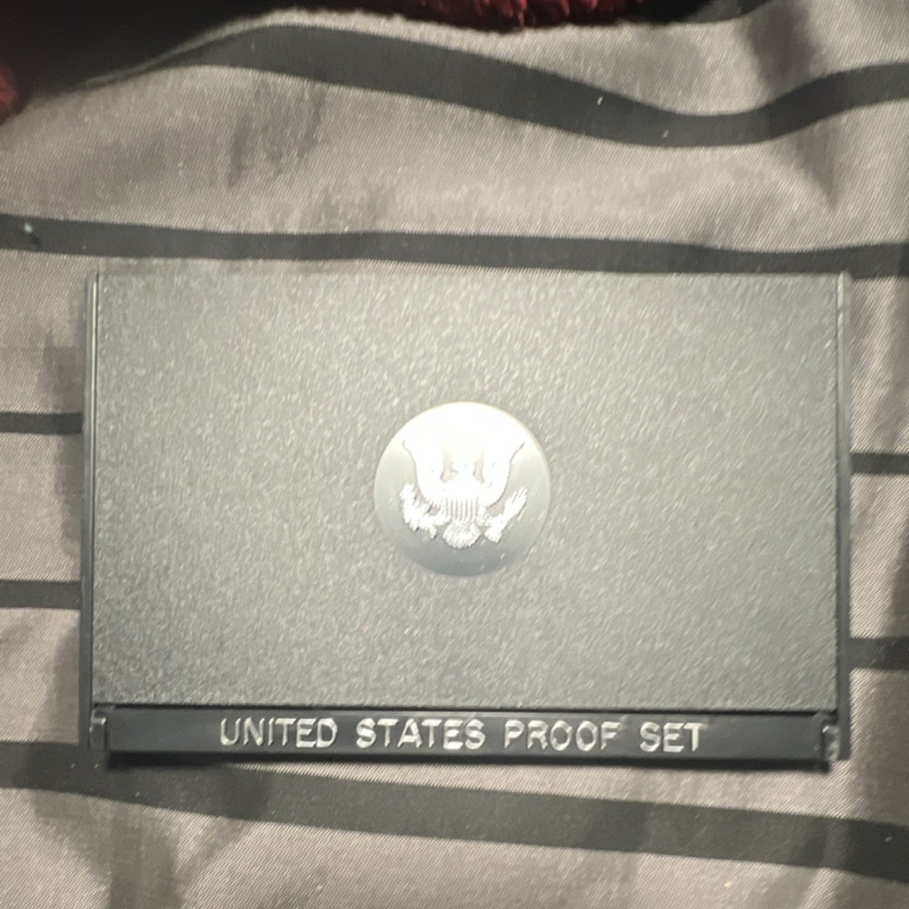 U.S. Mint 1976 Proof Set Bicentennial Uncirculated with Display Case