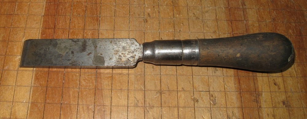 UNMARKED 7/8" CHISEL WITH LUTZ FILE HANDLE AND INCORRECT SHARPENING