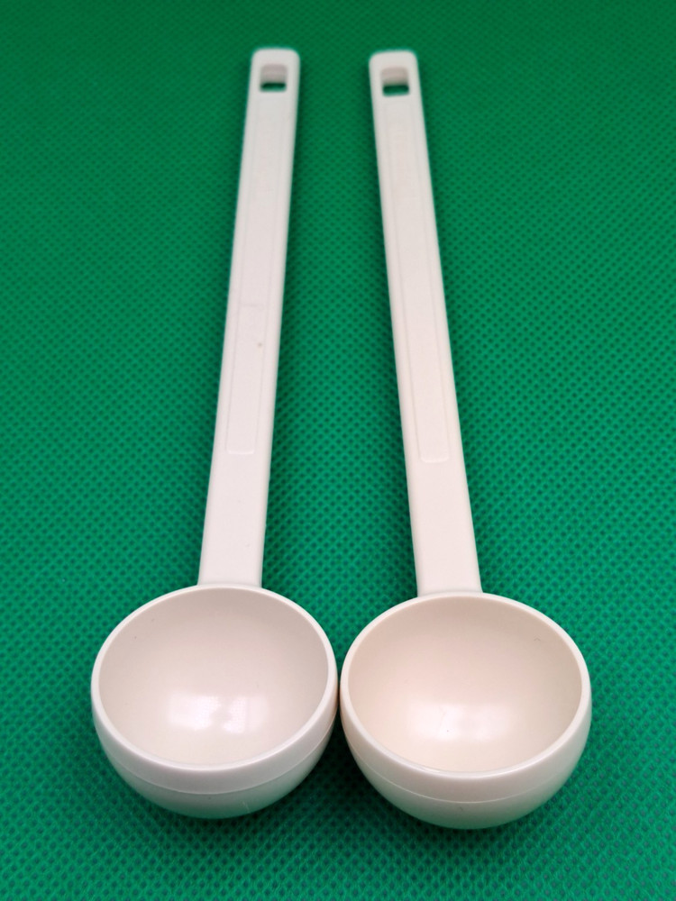 2 Tupperware Gadgets 2 Tsp 10 ml Honey Spoon Coffee Scoops Beige