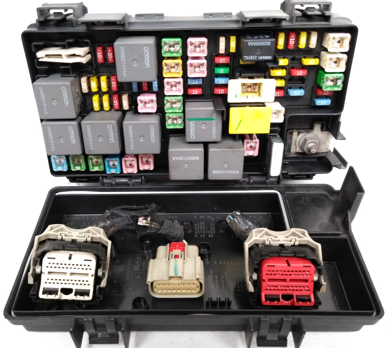 56049720AR Chrysler 2008 2009 Town & Country Fuse Box  Engine Bay TIPM OEM B2