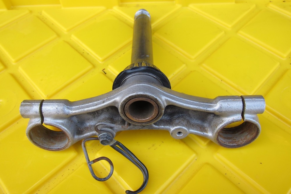 1997 SUZUKI GS500 E GS BOTTOM TRIPLE TREE