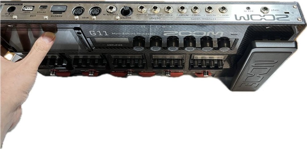 ZOOM G11 Multi-Effects Processor with AC Adapter Operation Confirmed