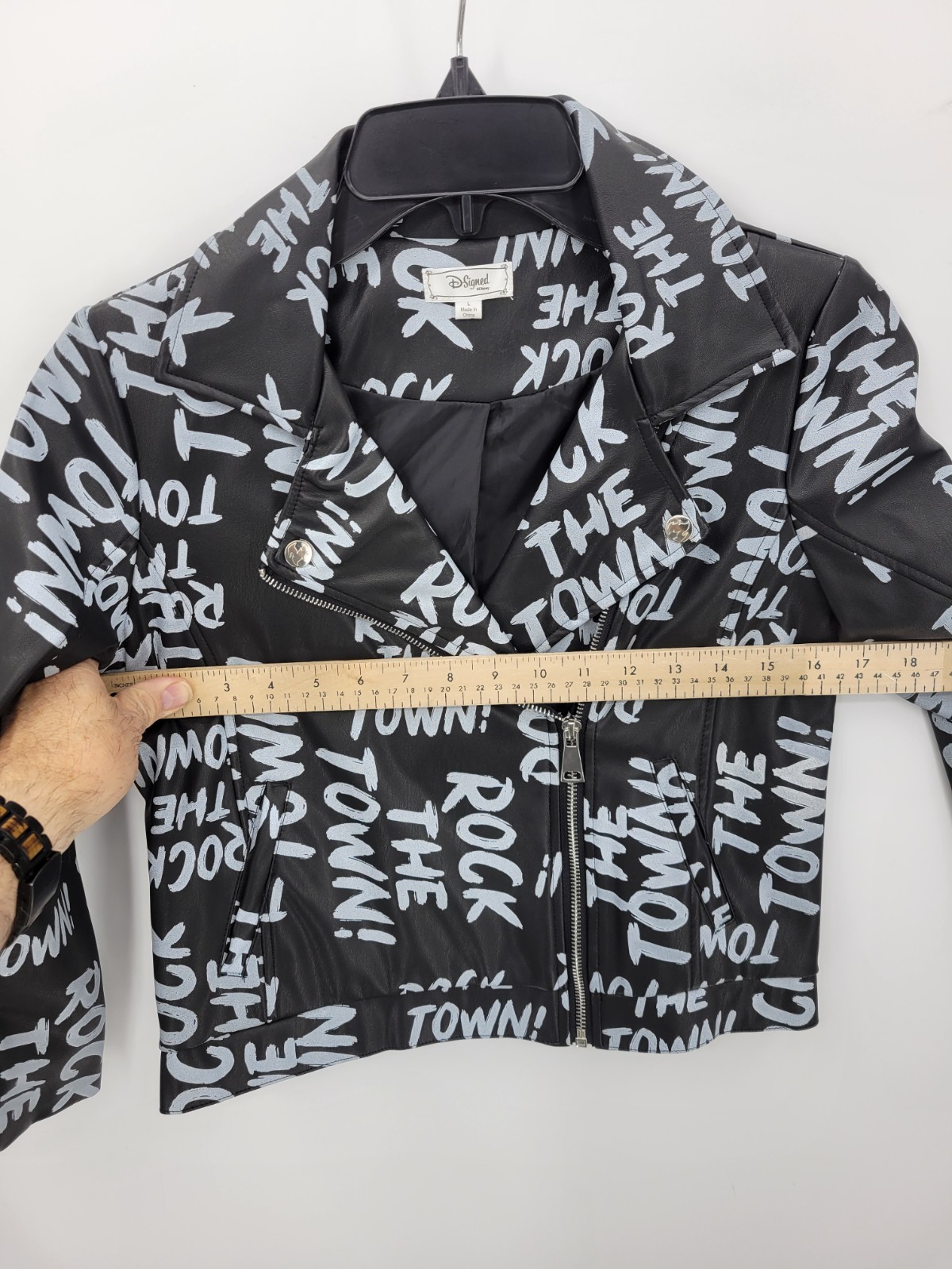 D-Signed Descendants Disney Jacket Girls Large Black Grafitti Moto Zip Outerwear