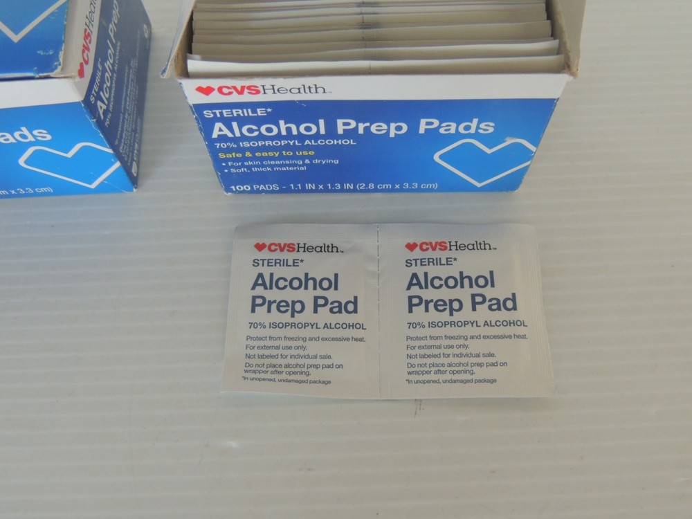 Alcohol Prep Pads 100 CT. 2 Boxes Total 198 Pads ONE BOX MISSING TWO,