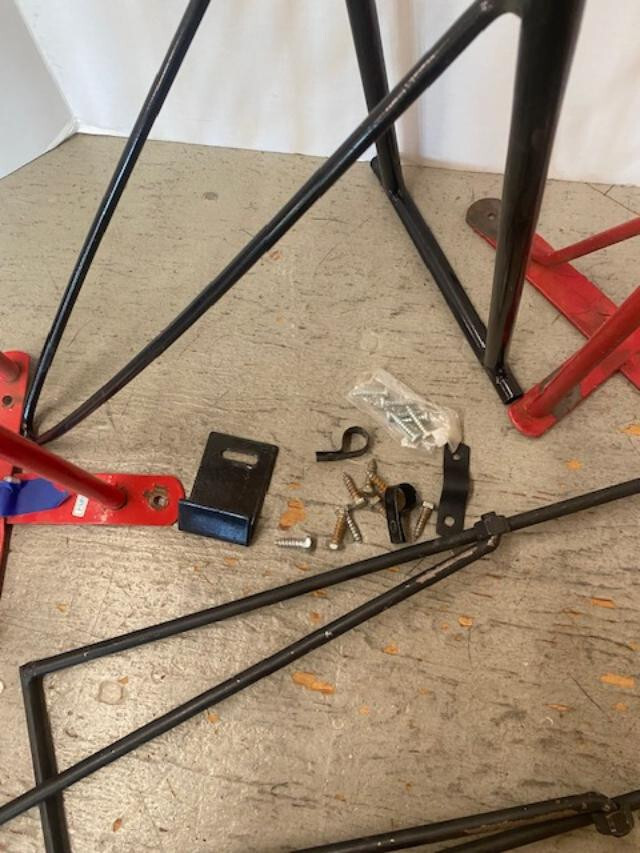 SADDLE RACKS - 2 COLLAPESABLE 2 RIGID RED - USED