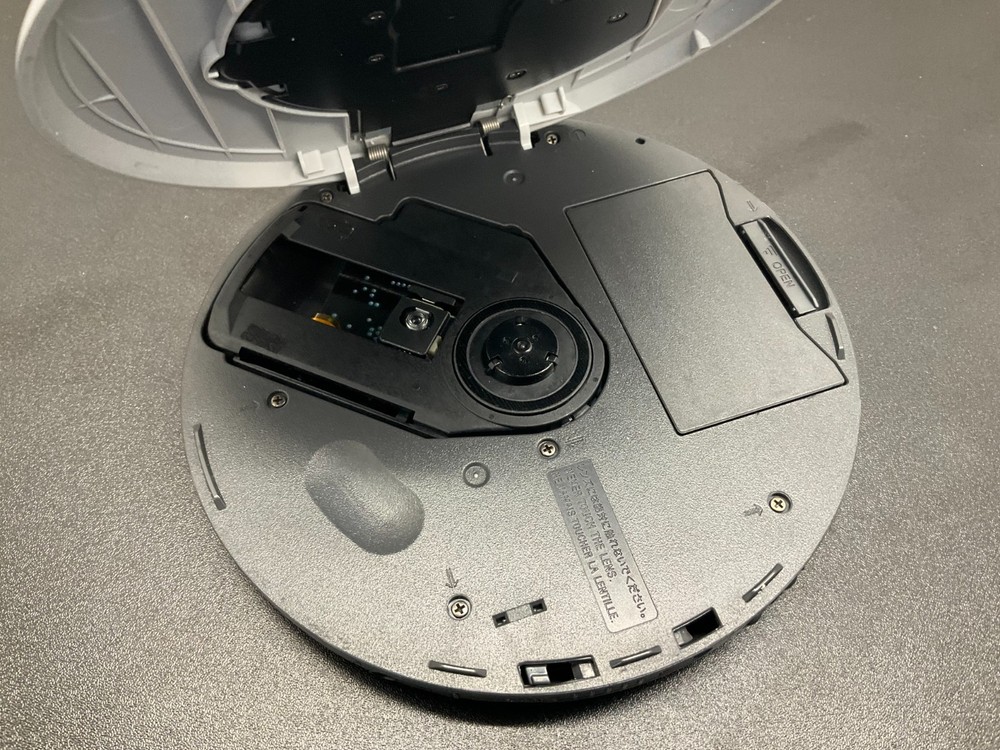 Sony D-EJ109 Portable CD Player Silver and Black Walkman Discman - Working