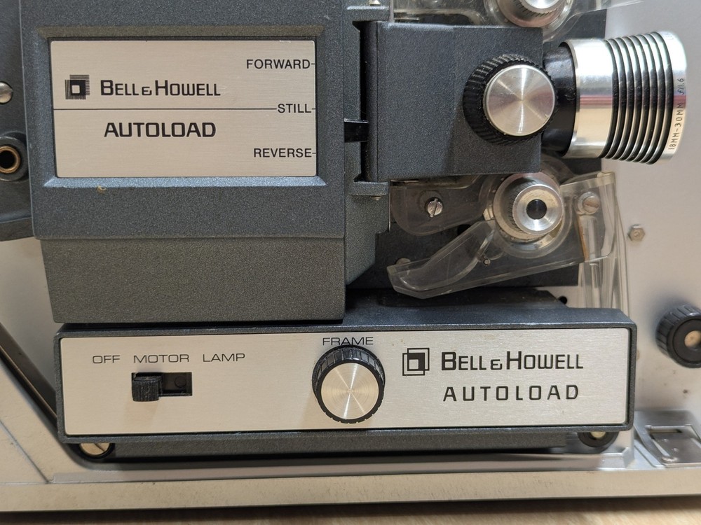 Bell & Howell Autoload Super 8 Projector 357B Motor Runs Needs Bulb