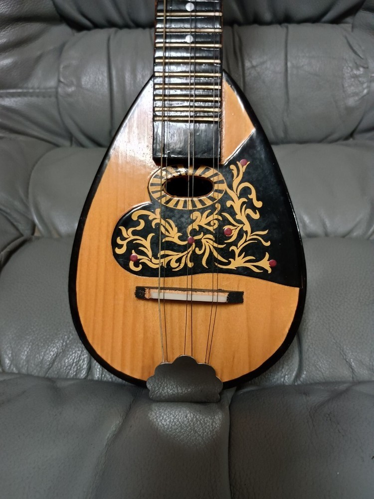 Good condition Mandolin String instrument Rare item