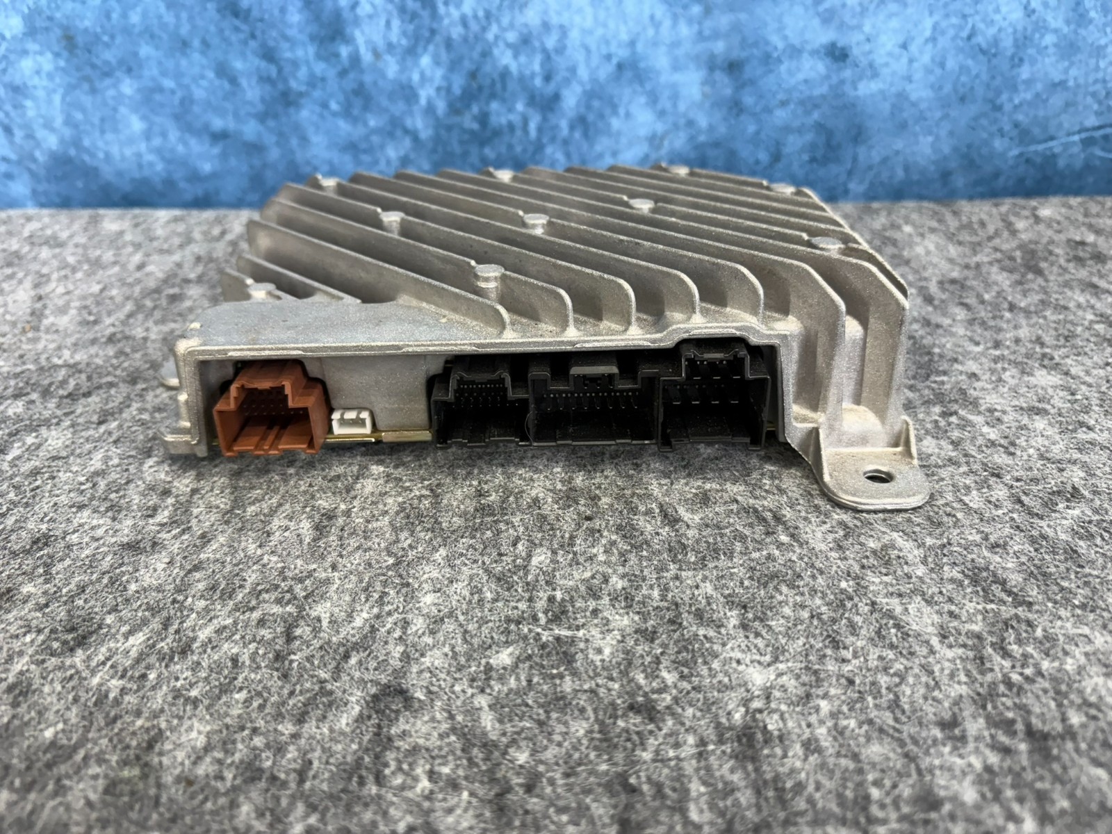 CHEVROLET CAMARO 2019-2024 BOSE RADIO SPEAKER AMPLIFIER OEM