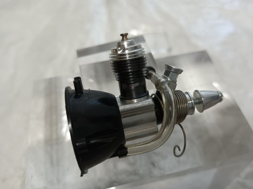 COX TEE DEE .010 No.130 Model Airplane Engine Unused Mint Condition