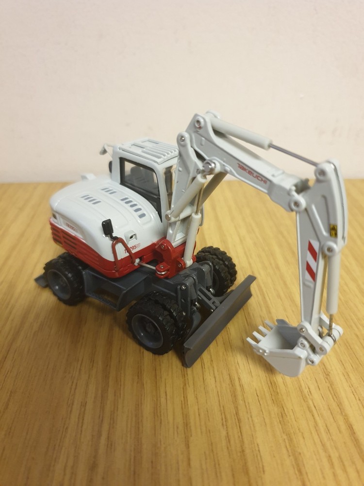TAKEUCHI TB295W SCALE MODEL 1:50