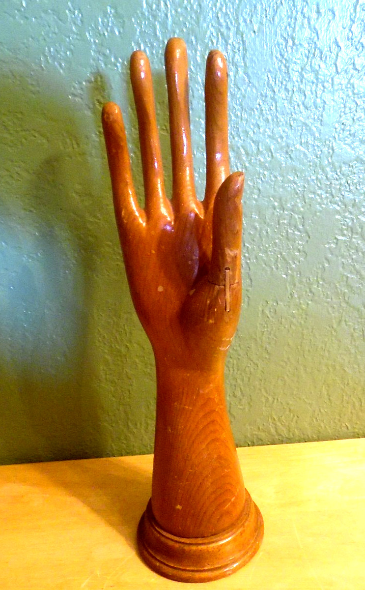 ANTQ EARLY 1900'S HND CRVD WD MANNEQUIN HAND W/JOINTED THUMB GLOVE STORE DISPLAY
