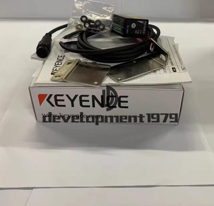 ONE NEW KEYENCE BL-1300 code reader