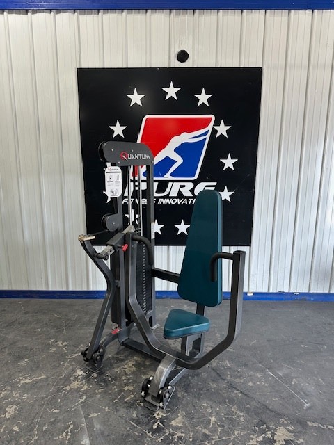 Quantum | Vertical Chest Press