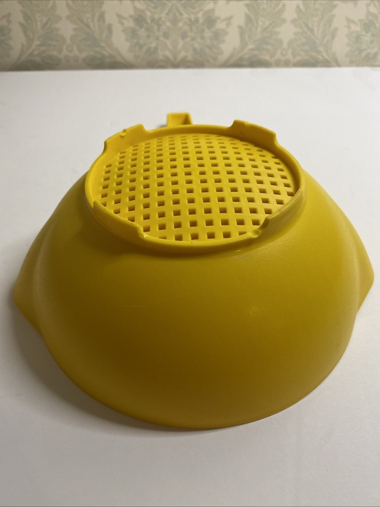 Yellow Collander/Strainer Quart
