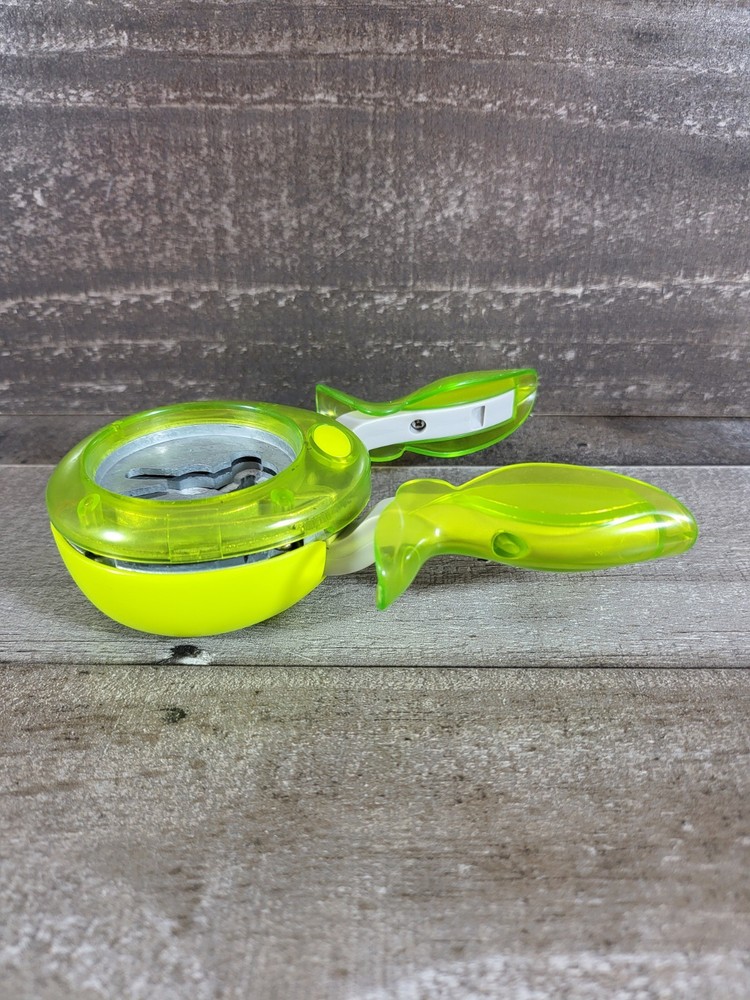 Fiskars Bunny Rabbit Squeeze Punch Easter Confetti Shape