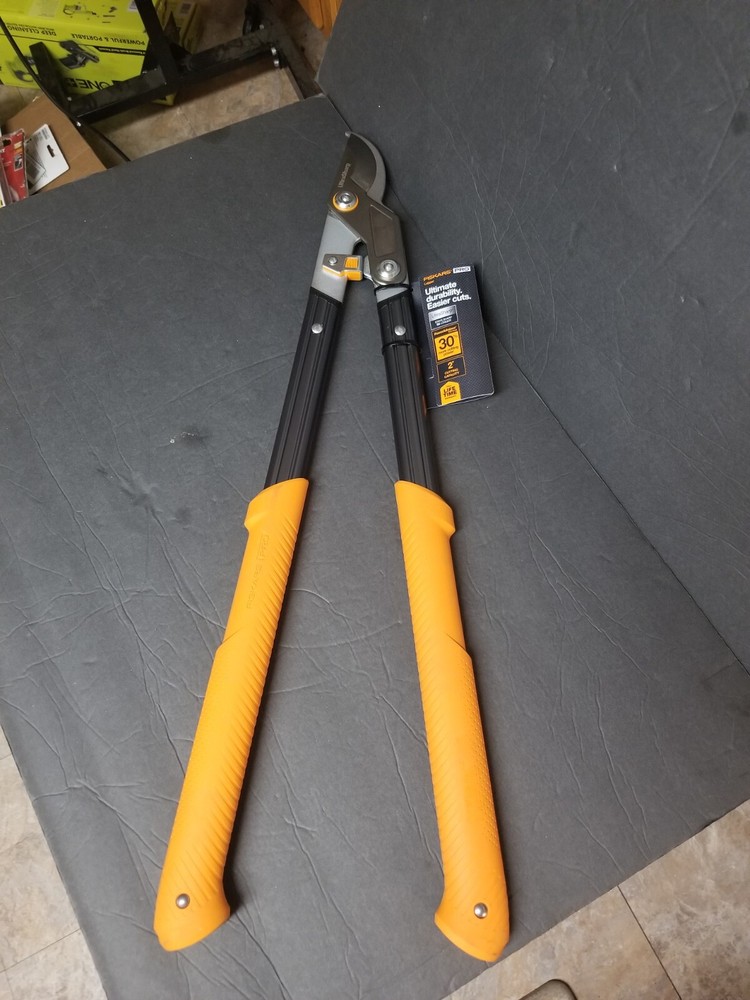 Fiskars Pro Lopper, Ultimate durability, 2" Cutting Power 8-pack Case