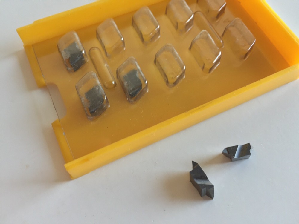 KENNAMETAL NTK2L THREADING KC68 INSERTS...(5) INSERTS AS SHOWN.