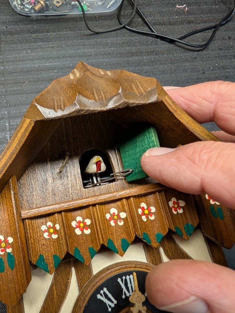 D.Hönes Chalet Style Cuckoo Clock